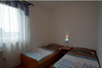 Chorwacja Privát Vrvari, Zewnątrz